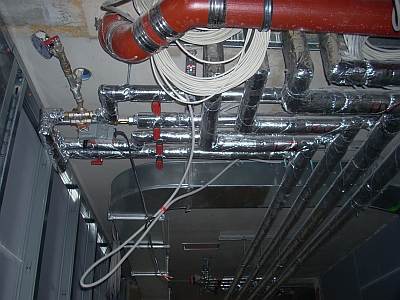 Aufwendige Installation mit Anschluß an das Lotter-Roth-Thermosystem