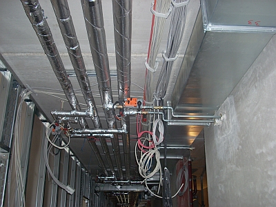 Aufwendige Installation mit Anschluß an das Lotter-Roth-Thermosystem